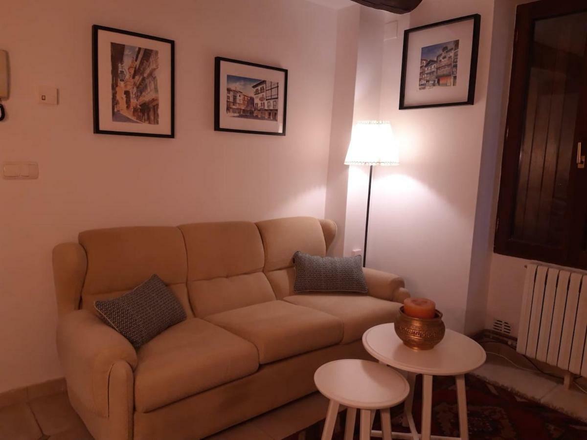 Piso Con Encanto En La Parte Vieja. Appartamento *